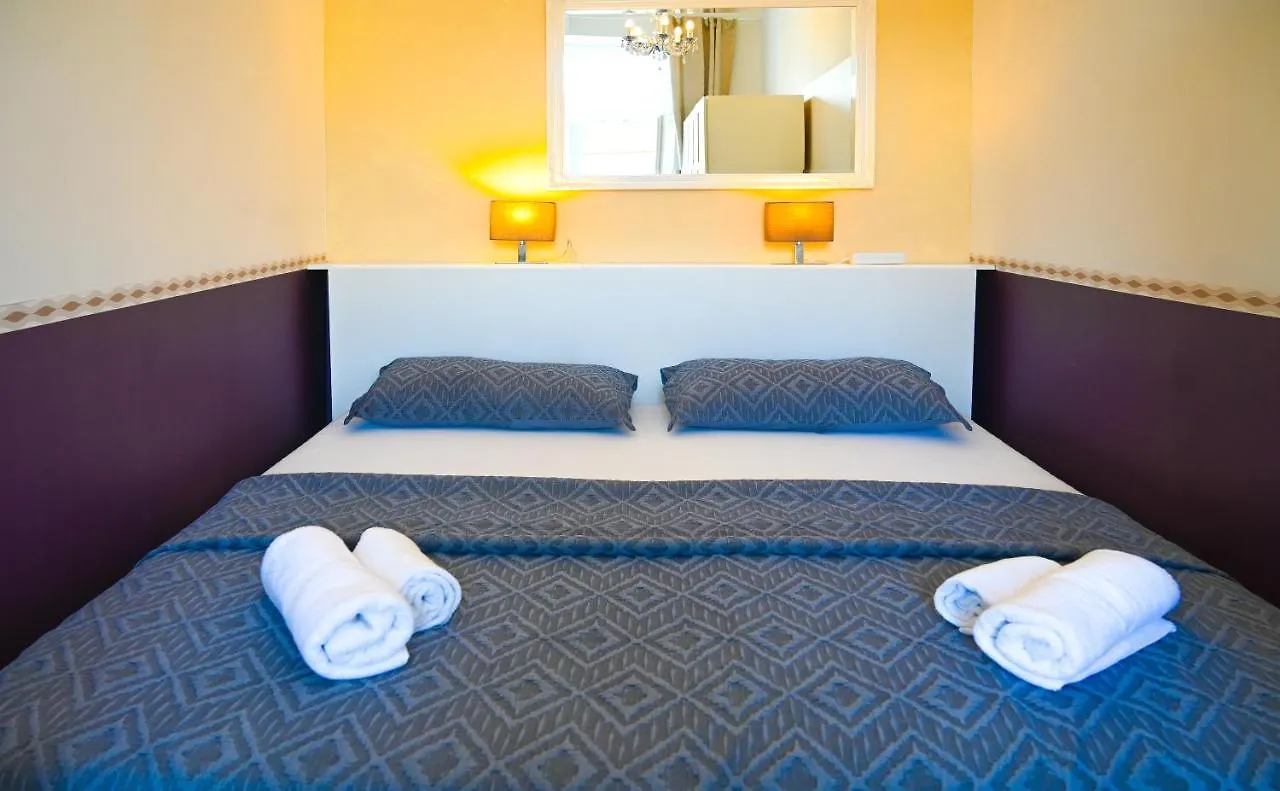 Bright Apartment Augarten Vienna Austria