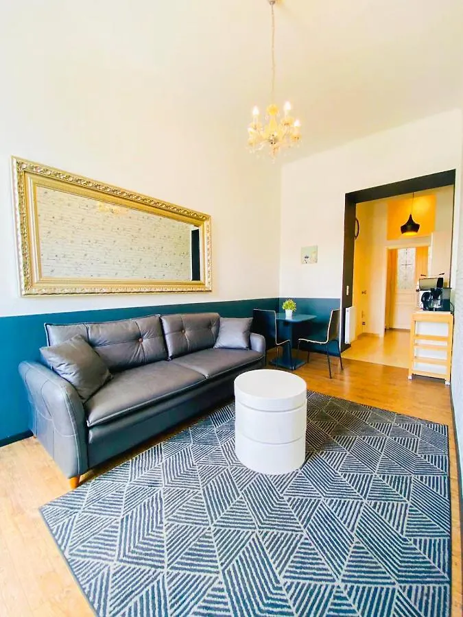 Bright Apartment Augarten location