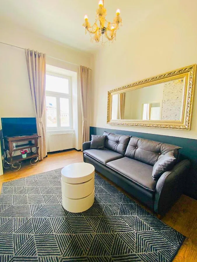 Bright Apartment Augarten Vienna